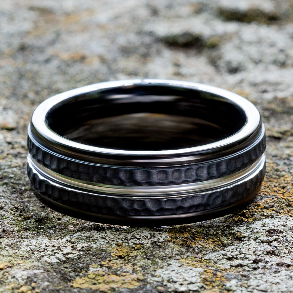 THE LAMBERT 8mm, Comfort fit, Black Cobalt, Hammered finish and polished center cut, round edges