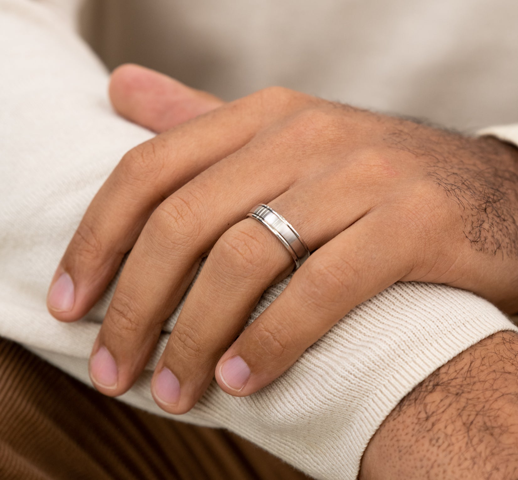THE WASHINGTON 6mm, Comfort fit, 14K White Gold, Satin center, polished round edges