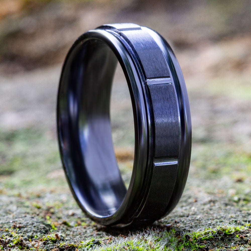 THE GAMBIT 7mm, Comfort fit, Black Titanium, Satin finish with polished vertical cuts, polished round edges