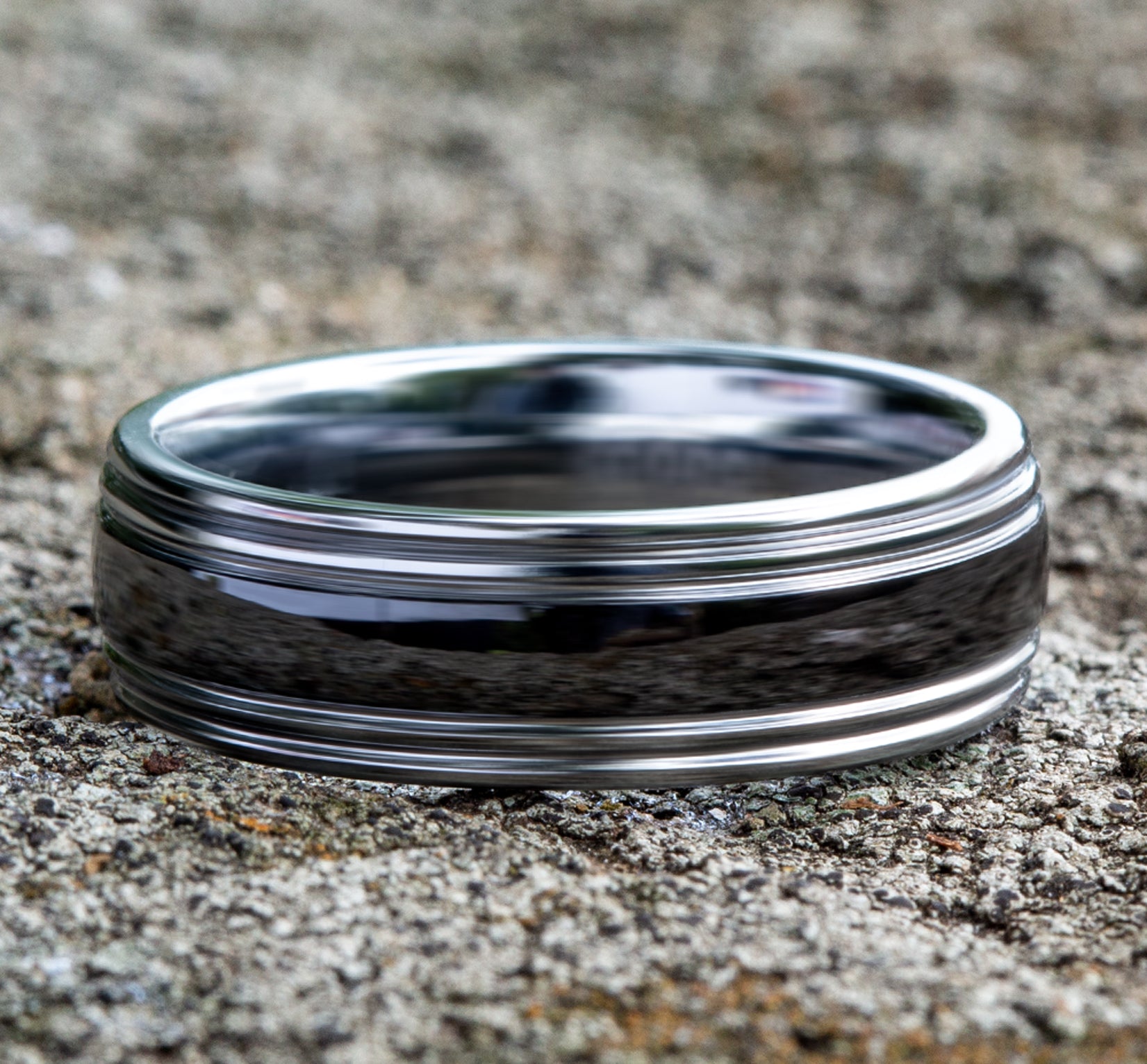 THE WRAITH 7mm, Comfort fit, Tungsten and Black Ceramic, Polished center, polished double cut round edges