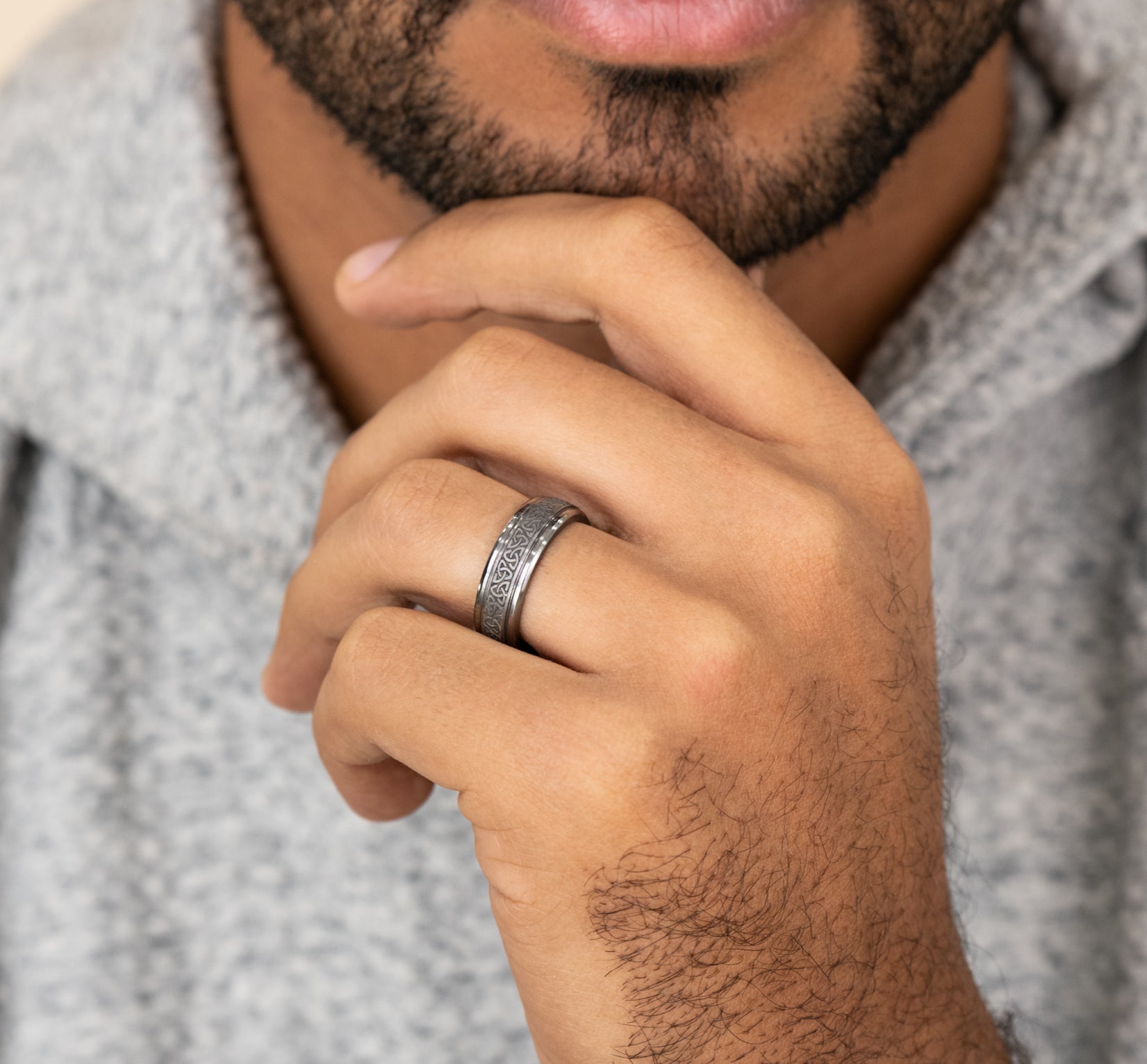 THE LIMERICK 7mm, Comfort fit, Grey Tantalum, Celtic knot pattern, polished round edges
