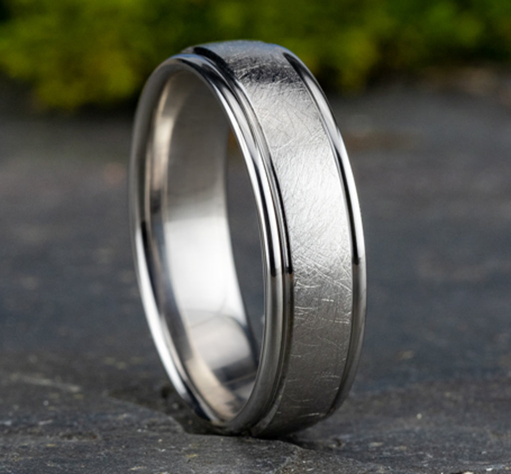 THE EZRA 6.5mm, Comfort fit, White Cobalt, Swirl finish, polished round edges