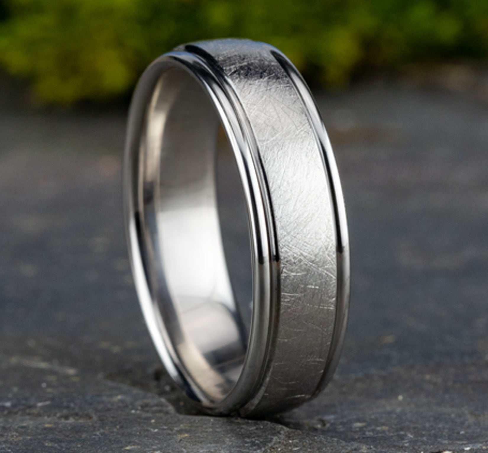 THE EZRA 6.5mm, Comfort fit, White Cobalt, Swirl finish, polished round edges