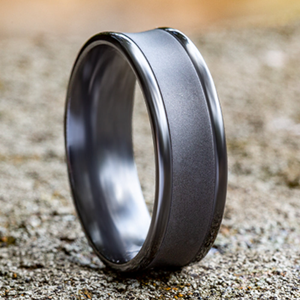 THE DESOTO 7.5mm, Comfort fit, Darkened Tantalum, Powder coated concave center, polished round edges