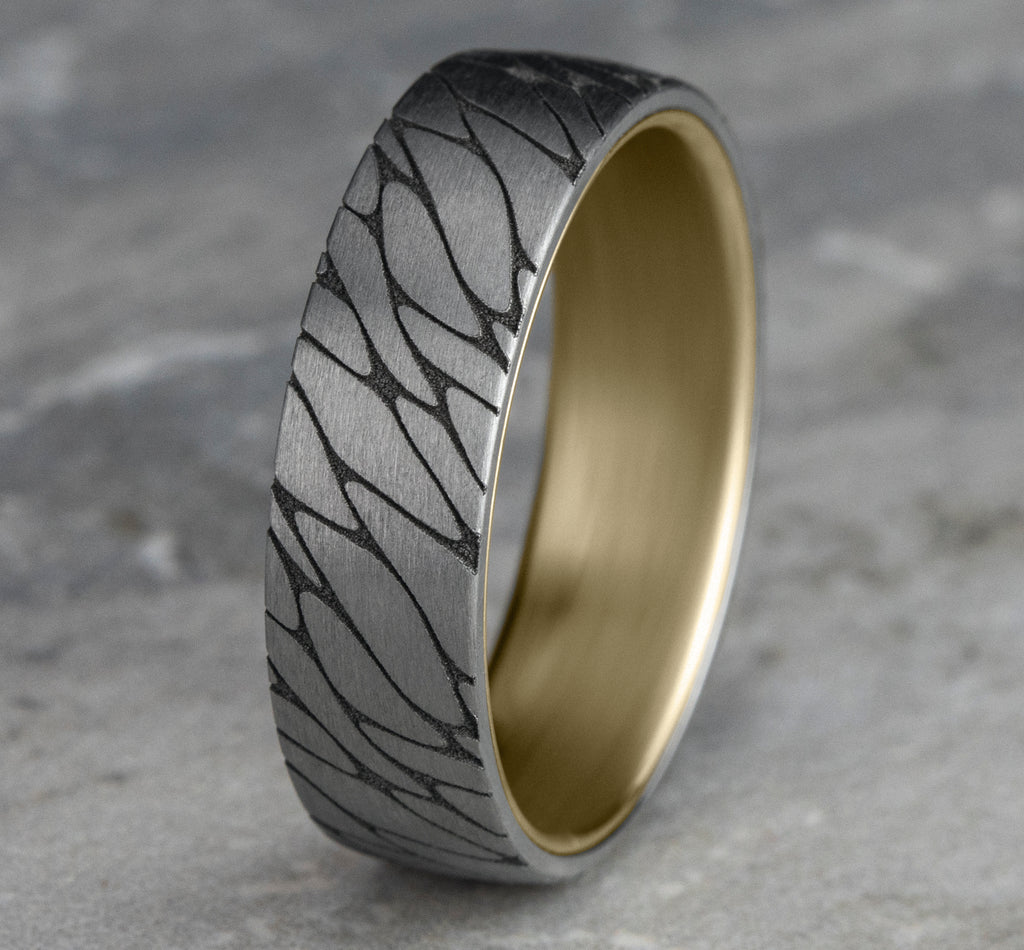 THE GOODMAN 6.5mm, Comfort fit, 14K Yellow and White Gold, Pebble pattern