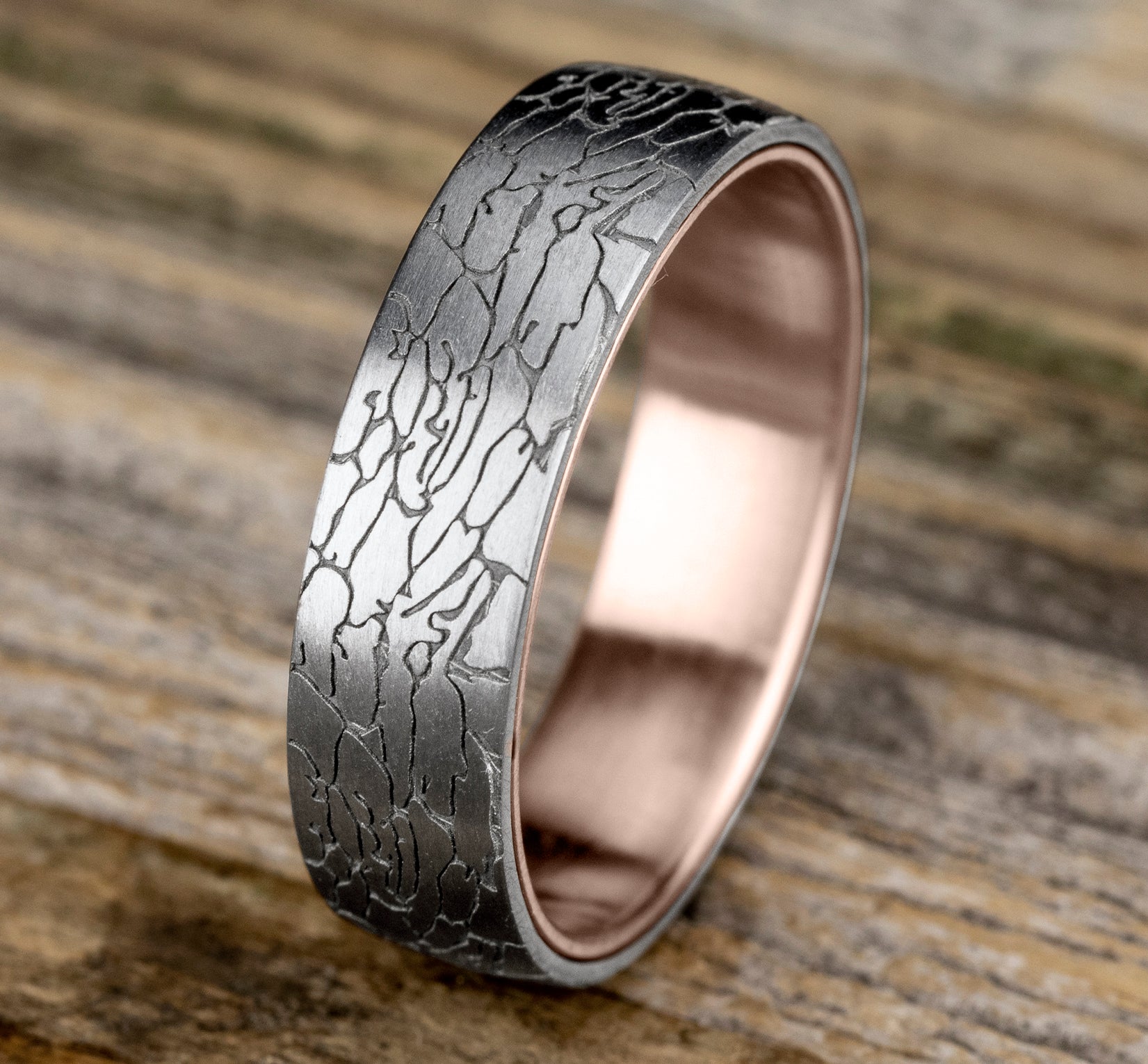 THE AVALON 6.5mm, Comfort fit, 14K Rose and White Gold, Fractured rock pattern
