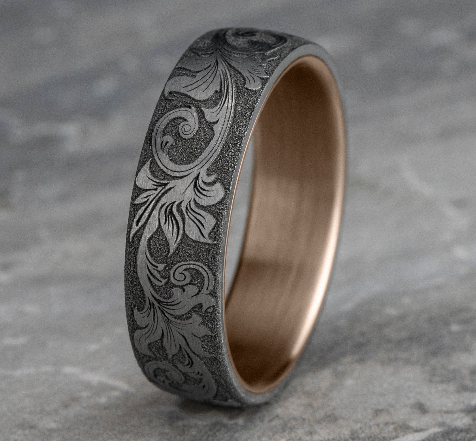 THE PALACE 6.5mm, Comfort fit, 14K Rose and White Gold, Vintage script pattern