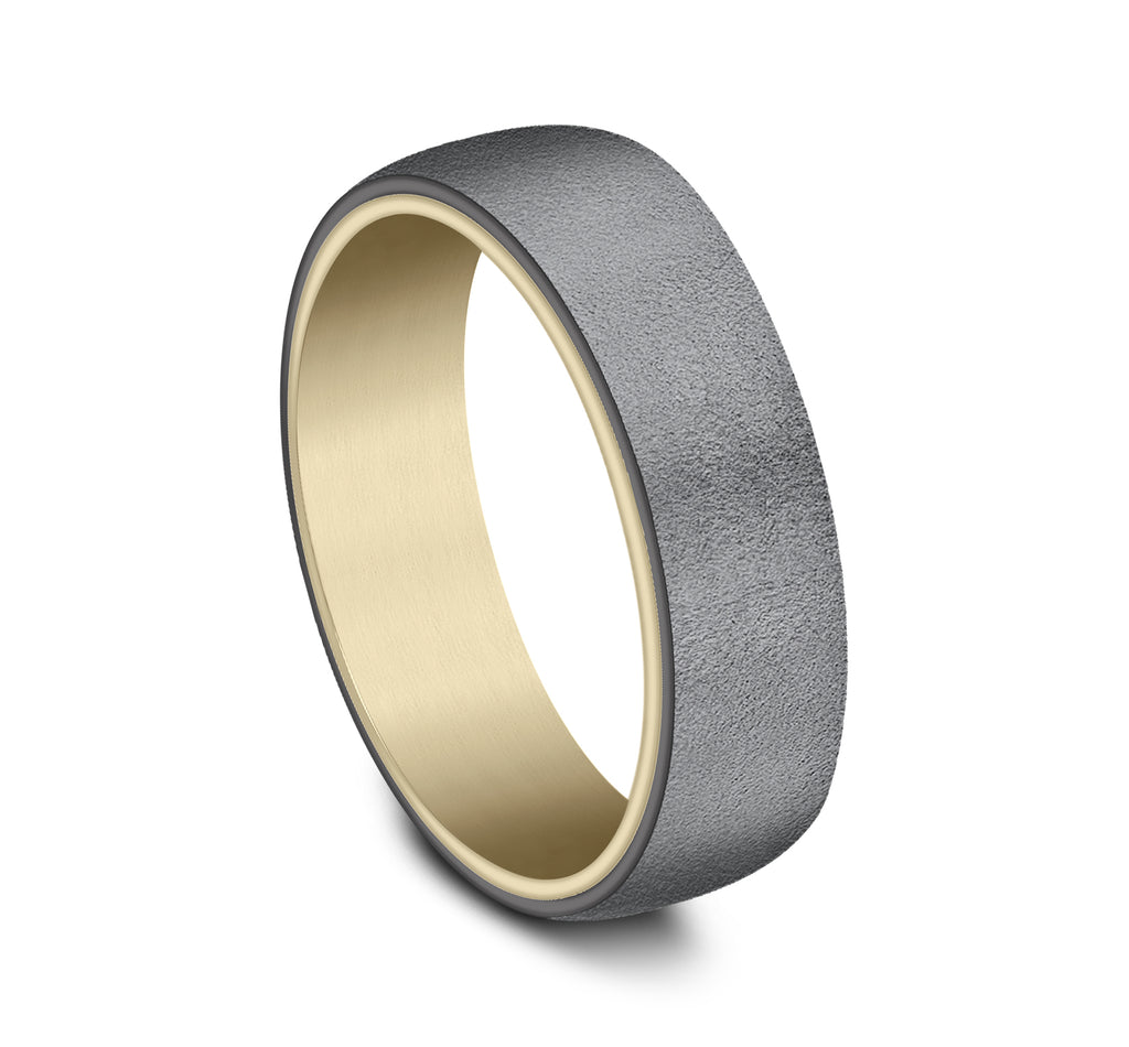 THE COMMODORE 6.5mm, Comfort fit, 14K Yellow Gold and Darkened Tantalum, Wire brush finish
