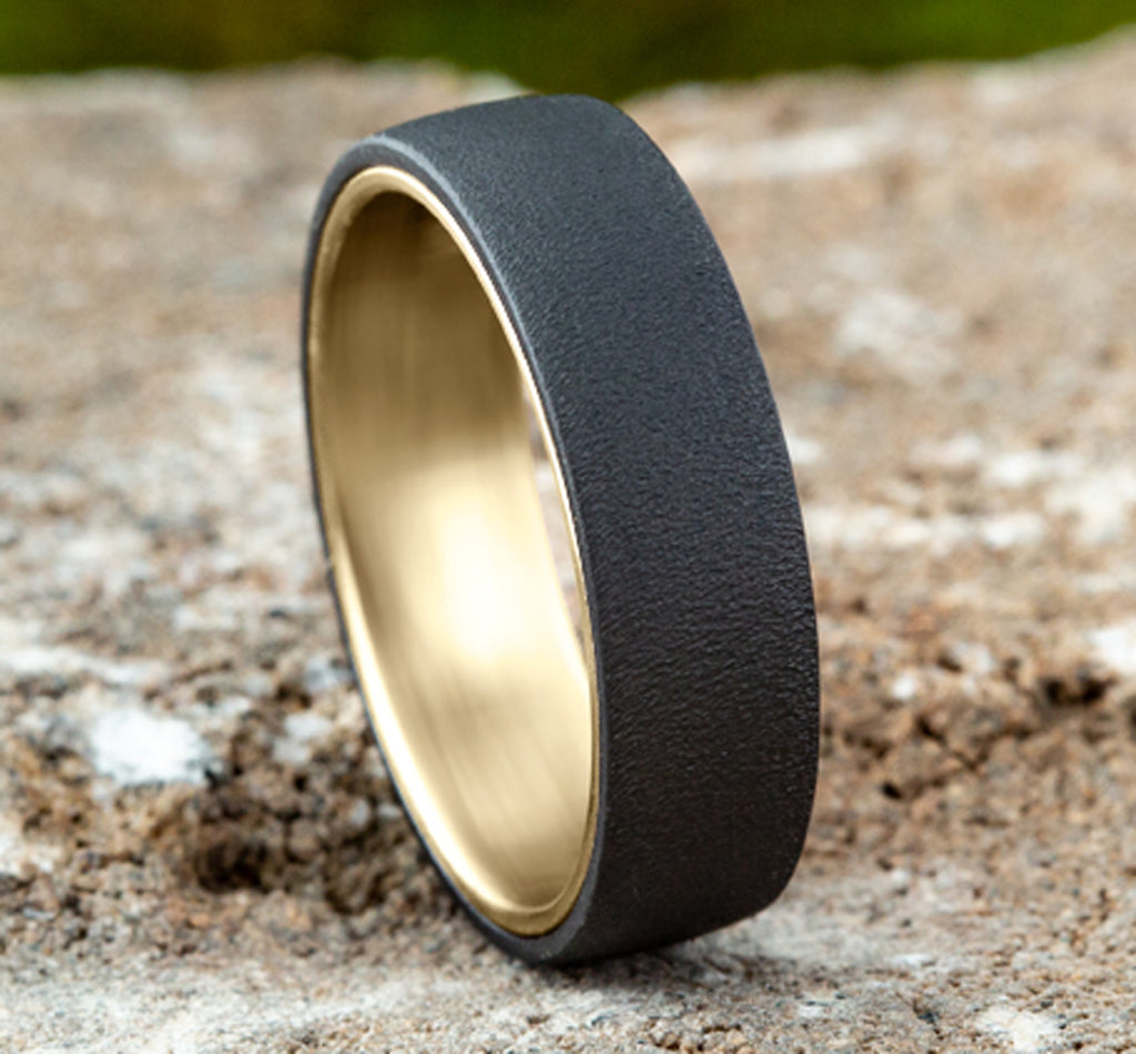THE COMMODORE 6.5mm, Comfort fit, 14K Yellow Gold and Darkened Tantalum, Wire brush finish