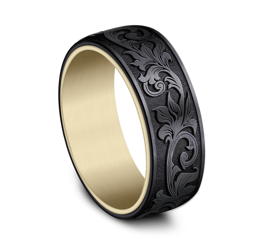 THE PALACE 8mm, Comfort fit, 14K Yellow Gold and Black Titanium, Vintage script pattern