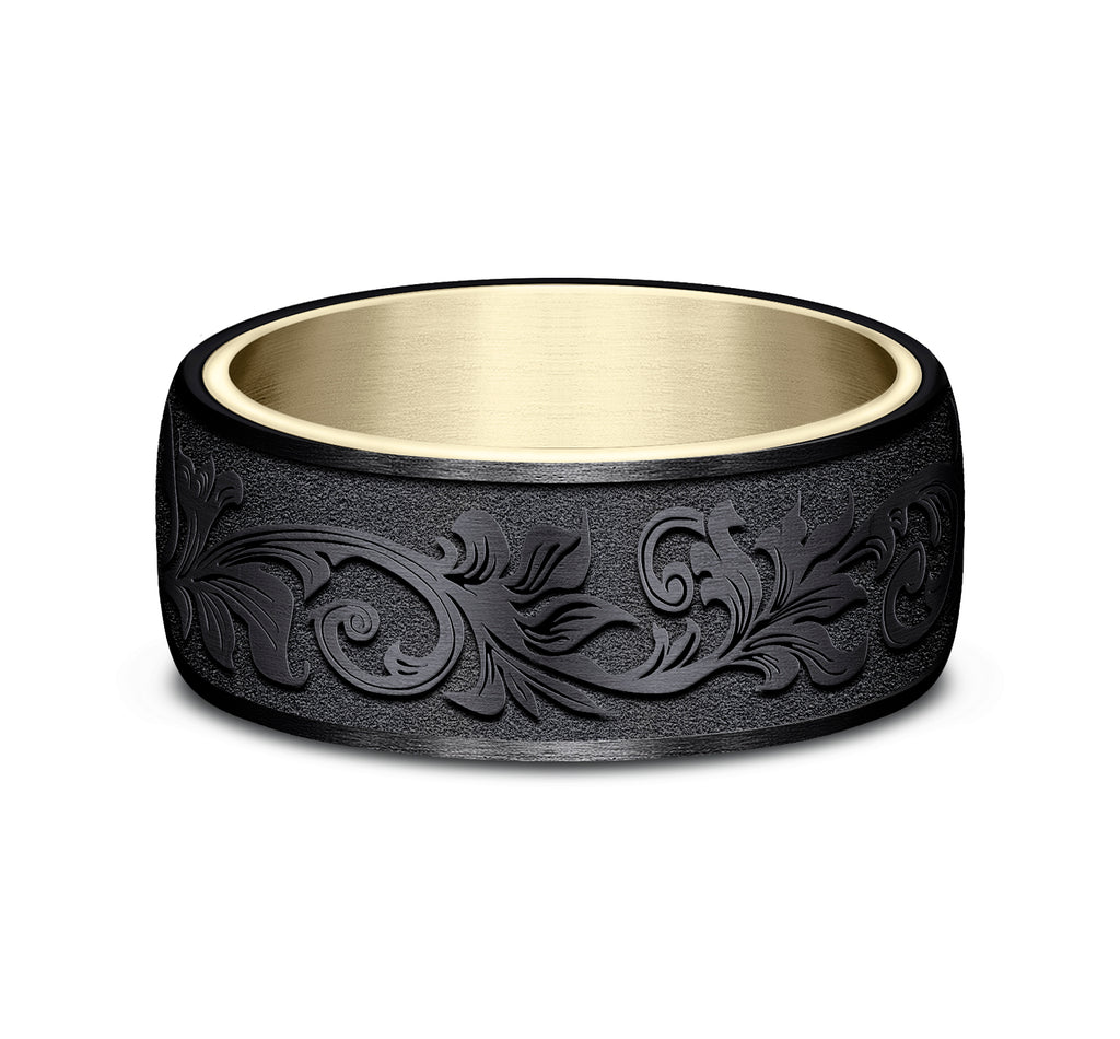THE PALACE 8mm, Comfort fit, 14K Yellow Gold and Black Titanium, Vintage script pattern