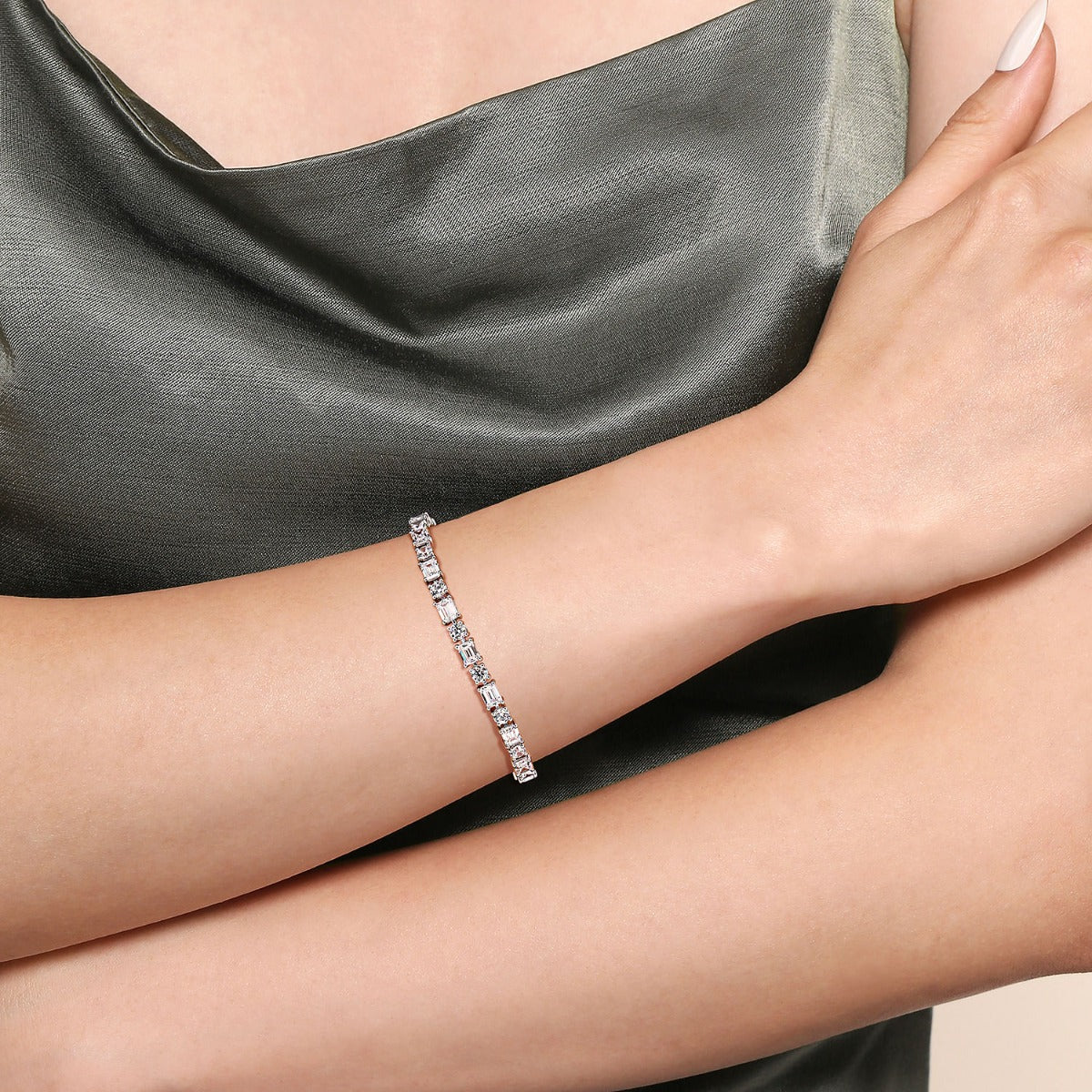 Zephyra Radiance Harbor 18K White Gold Emerald cut and Round Diamond Tennis Bracelet
